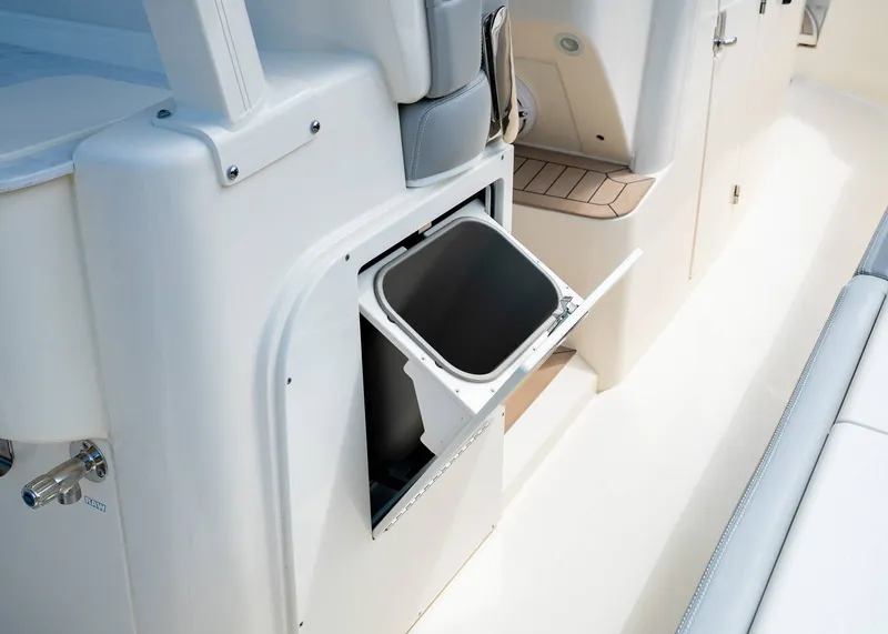 Slide: The Image of Scout 330 LXF 2026 - 28