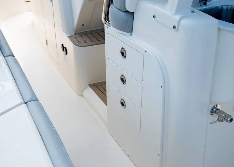 Slide: The Image of Scout 330 LXF 2026 - 29