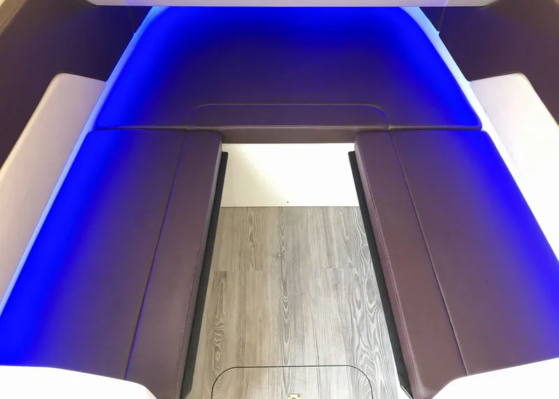 Slide: The Image of Scout 330 LXF 2026 - 32