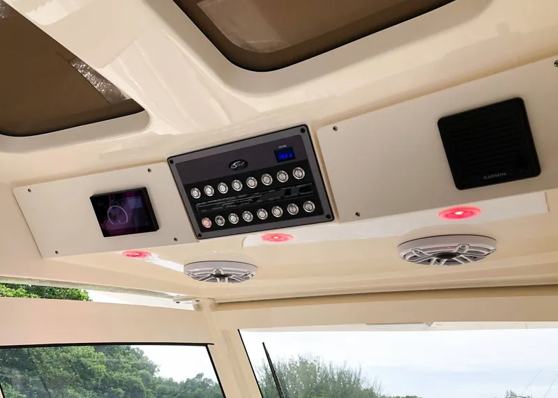 Slide: The Image of Scout 330 LXF 2026 - 35