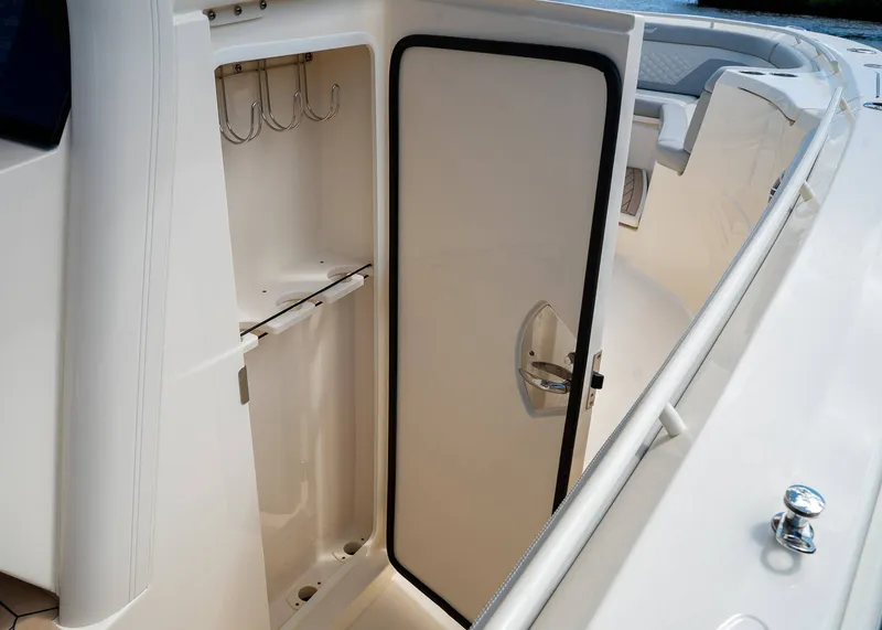 Slide: The Image of Scout 330 LXF 2027 - 22