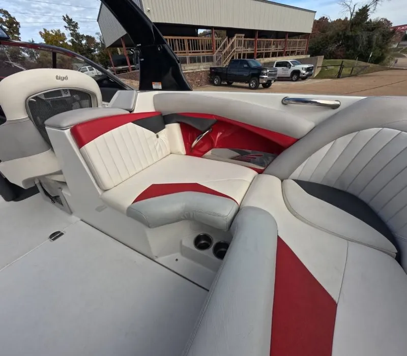 Slide: The Image of Tigé RZ4 2010 - 18