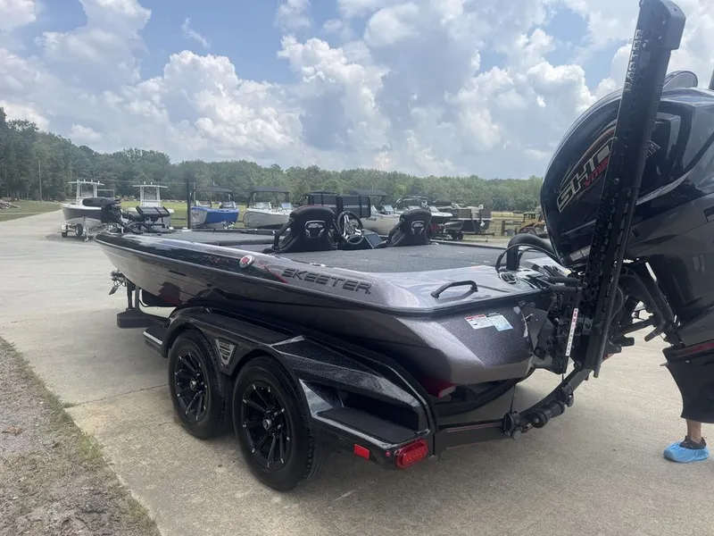 Slide: The Image of Skeeter FXR20 Limited 2025 - 3