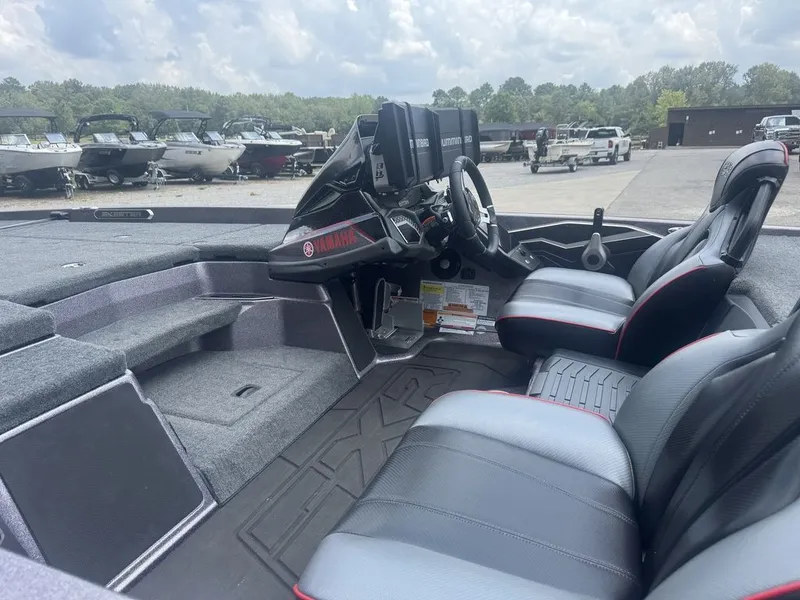 Slide: The Image of Skeeter FXR20 Limited 2025 - 4