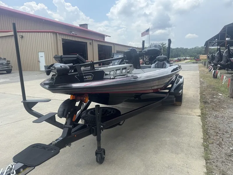 Slide: The Image of Skeeter FXR20 Limited 2025 - 6