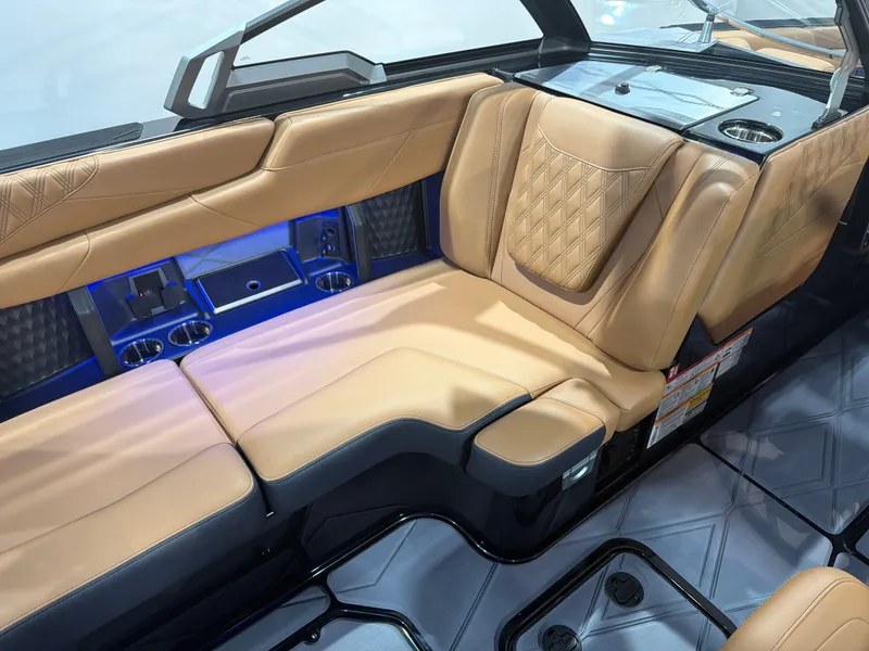 Slide: The Image of Malibu M242 2026 - 12