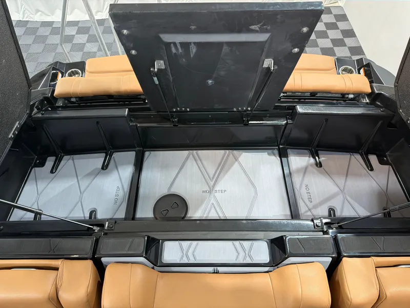 Slide: The Image of Malibu M242 2026 - 22