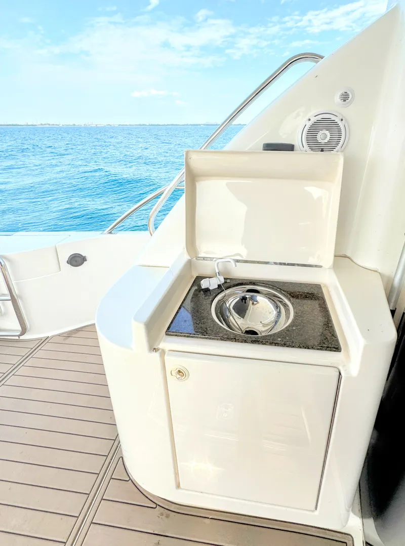 Slide: The Image of Neptunus 62 Flybridge 2005 - 8