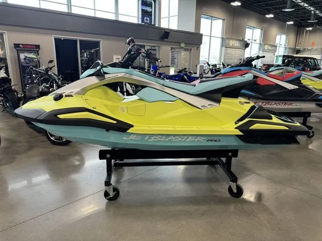 Slide: The Image of Yamaha JetBlaster PRO 3-Up 2025 - 5