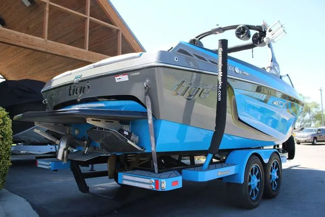 Slide: The Image of Tigé 23ZX 2020 - 10