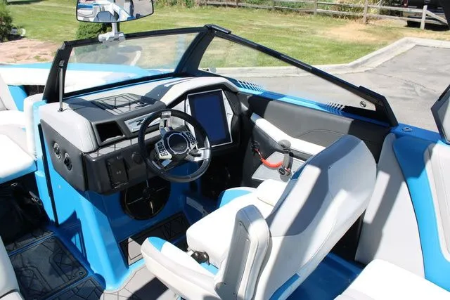 Slide: The Image of Tigé 23ZX 2020 - 4