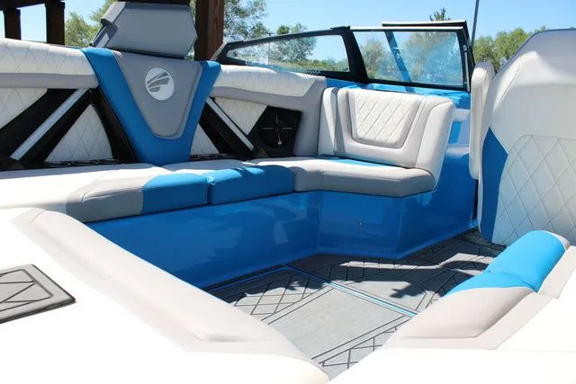 Slide: The Image of Tigé 23ZX 2020 - 7