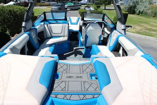 Slide: The Image of Tigé 23ZX 2020 - 8