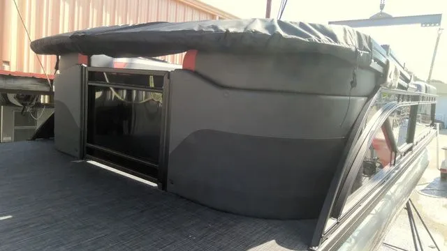 Slide: The Image of Godfrey Sweetwater 2286 SB 27" Impact Center Tube Package 2026 - 3