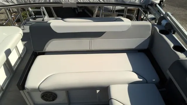 Slide: The Image of Godfrey Sweetwater 2286 SFL Sport Tube 27 In. Package 2026 - 11