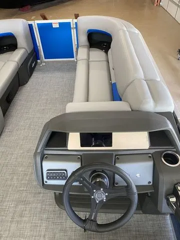 Slide: The Image of Sun Tracker Party Barge 20 DLX 2026 - 19