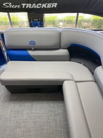 Slide: The Image of Sun Tracker Party Barge 20 DLX 2026 - 25