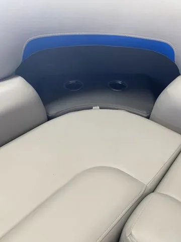 Slide: The Image of Sun Tracker Party Barge 20 DLX 2026 - 7