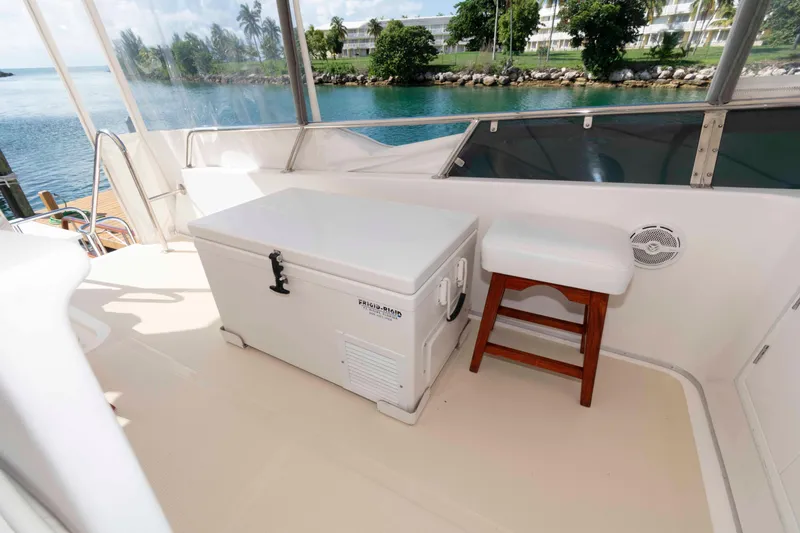 Slide: The Image of 1999 Ocean Alexander 486/510 Classico yacht deck with seating and storage box. - 11