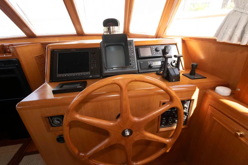 Slide: The Image of 1999 Ocean Alexander 486/510 Classico helm with wooden wheel and navigation instruments. - 36