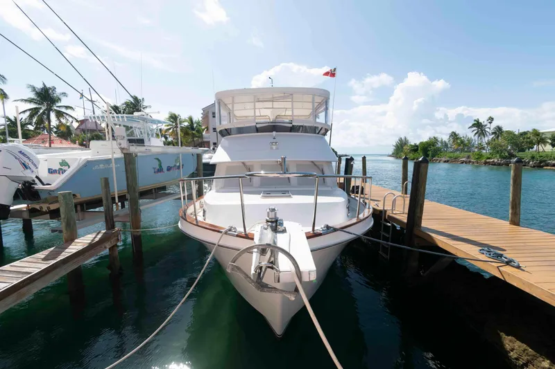 Slide: The Image of 1999 Ocean Alexander 486/510 Classico yacht docked in a tropical marina. - 4