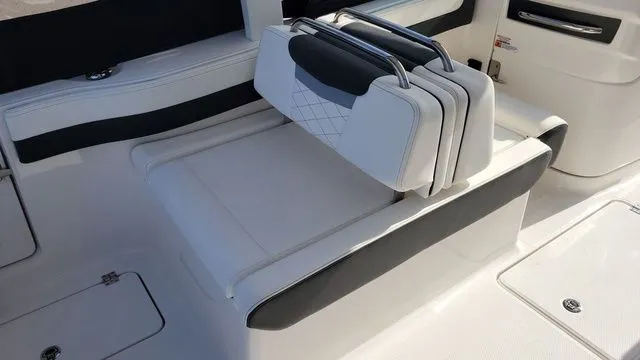 Slide: The Image of Robalo R257 Dual Console 2026 - 4