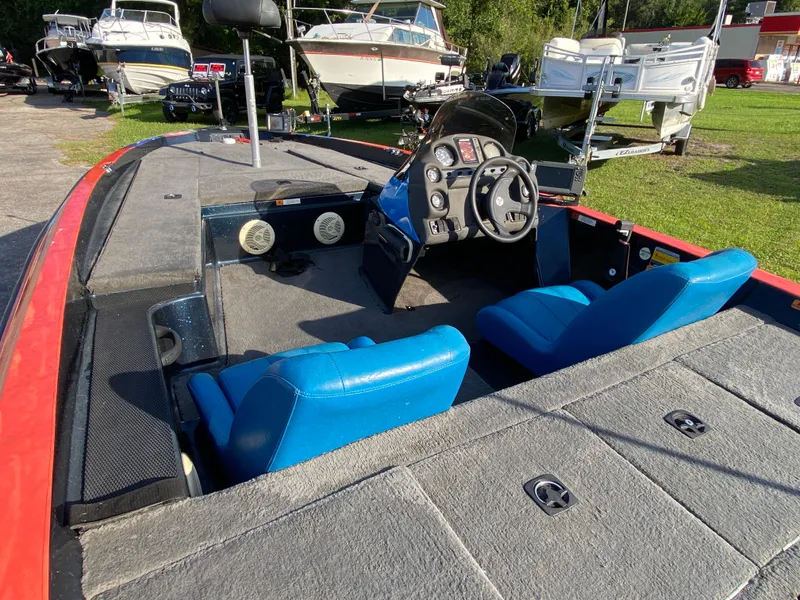 Slide: The Image of Interior of a 1999 Stratos 283 boat with blue seats and steering console. - 4
