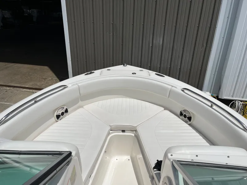 Slide: The Image of Robalo R227 Dual Console 2010 - 10