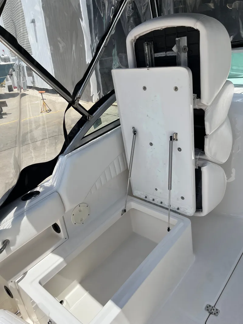 Slide: The Image of Robalo R227 Dual Console 2010 - 15