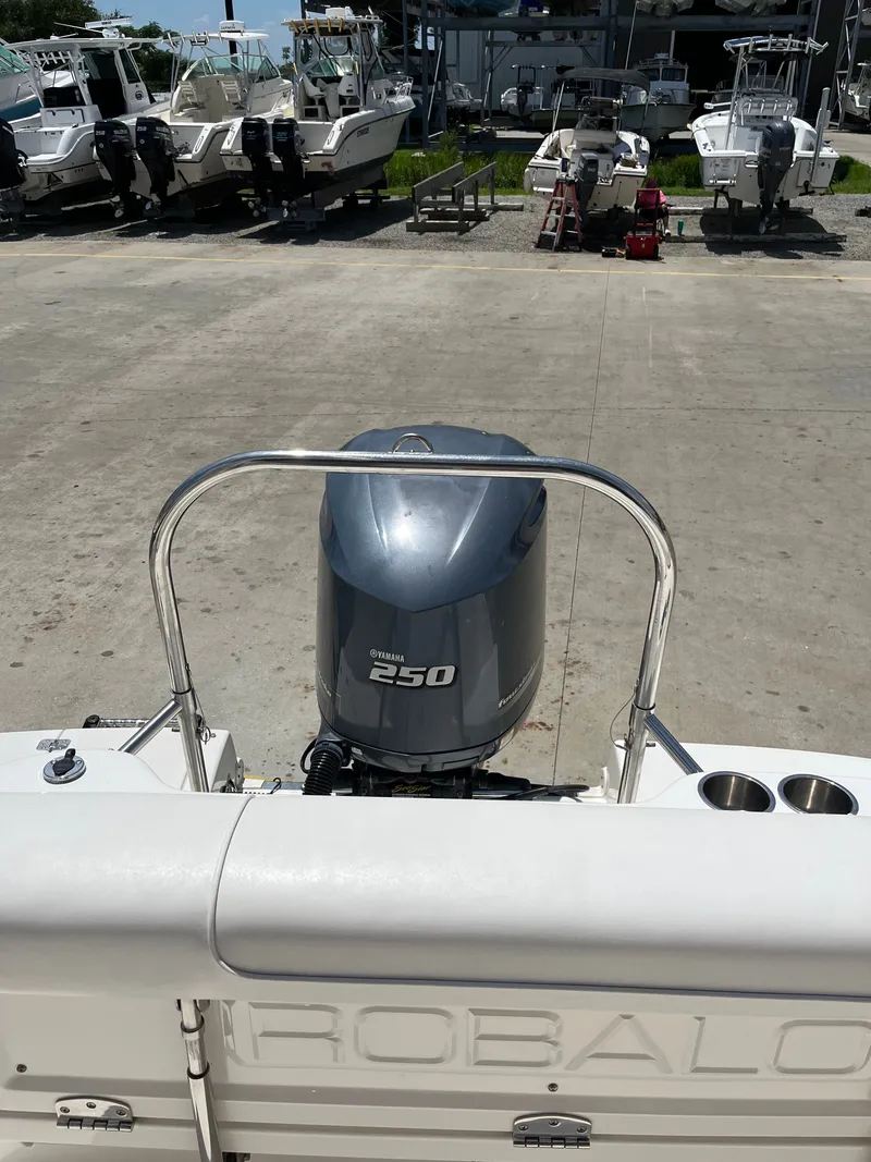 Slide: The Image of Robalo R227 Dual Console 2010 - 18