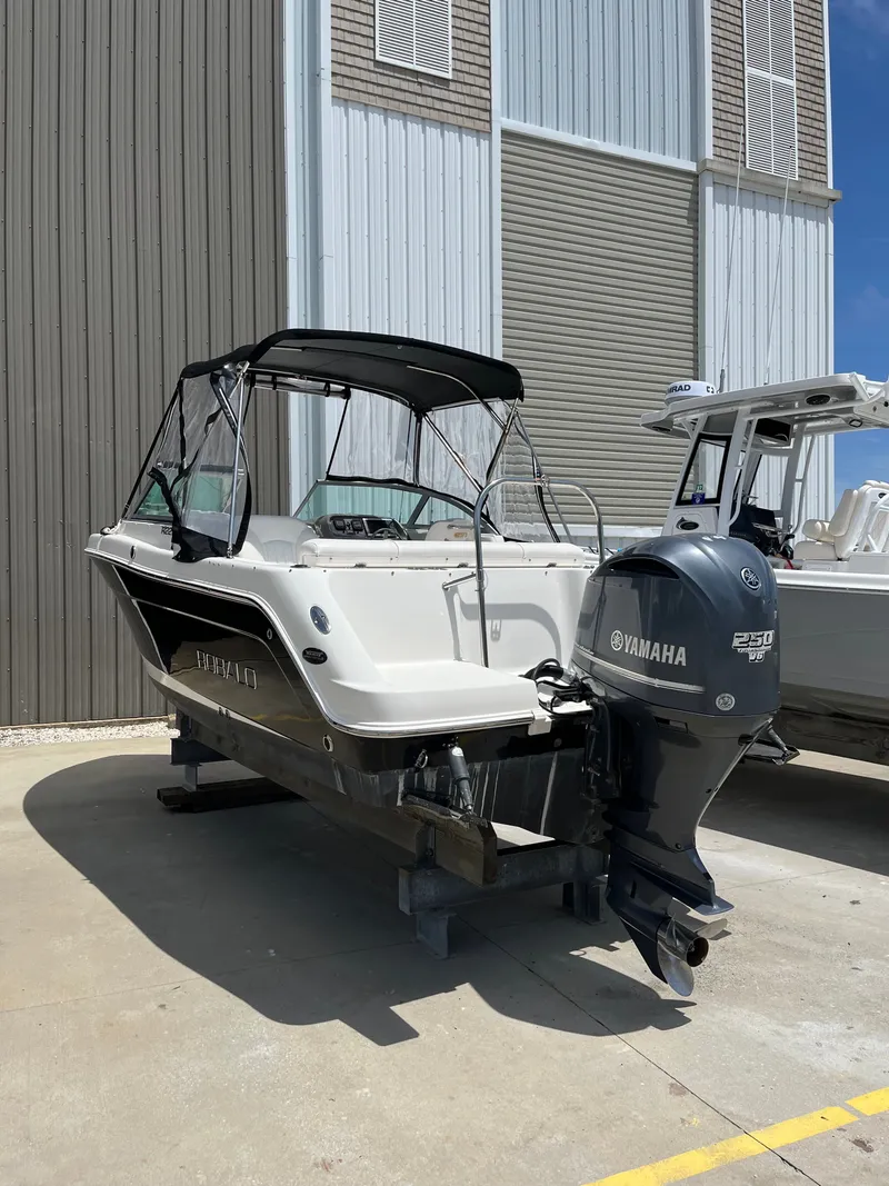 Slide: The Image of Robalo R227 Dual Console 2010 - 4