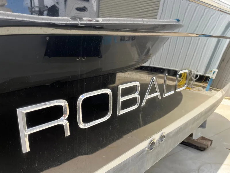 Slide: The Image of Robalo R227 Dual Console 2010 - 6