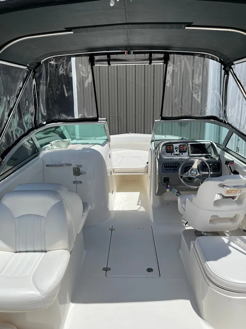 Slide: The Image of Robalo R227 Dual Console 2010 - 8