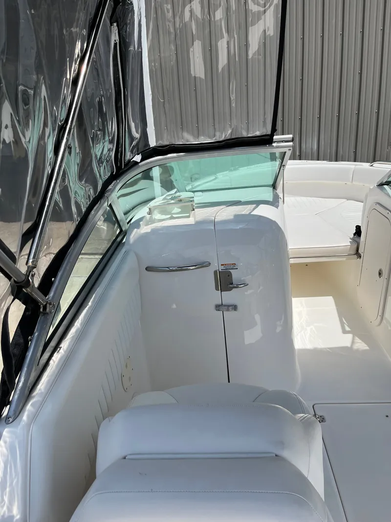 Slide: The Image of Robalo R227 Dual Console 2010 - 9