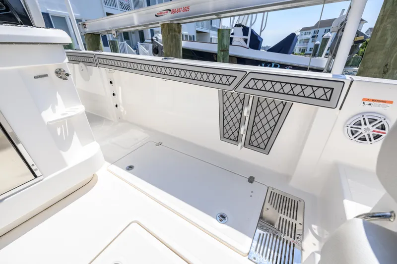 Slide: The Image of 2019 Wellcraft 352 Fisherman boat interior with sleek design and modern features. - 22