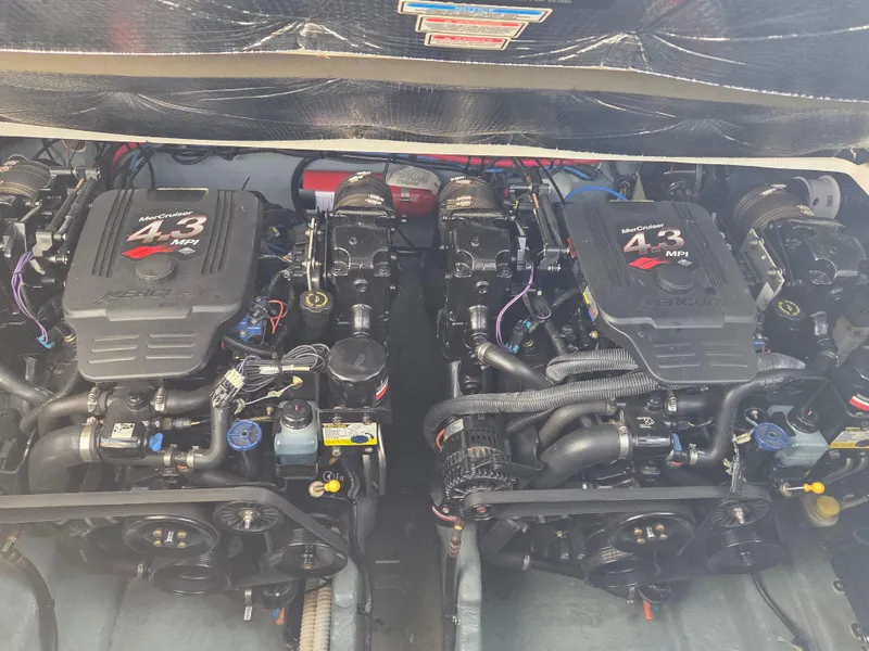Slide: The Image of Twin MerCruiser 4.3 MPI engines in a 2004 Sea Ray 280 Sundancer boat. - 18