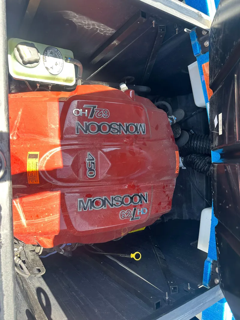 Slide: The Image of 2020 Malibu Wakesetter 25 LSV engine, Monsoon 6.2L 450 HP, red cover. - 13