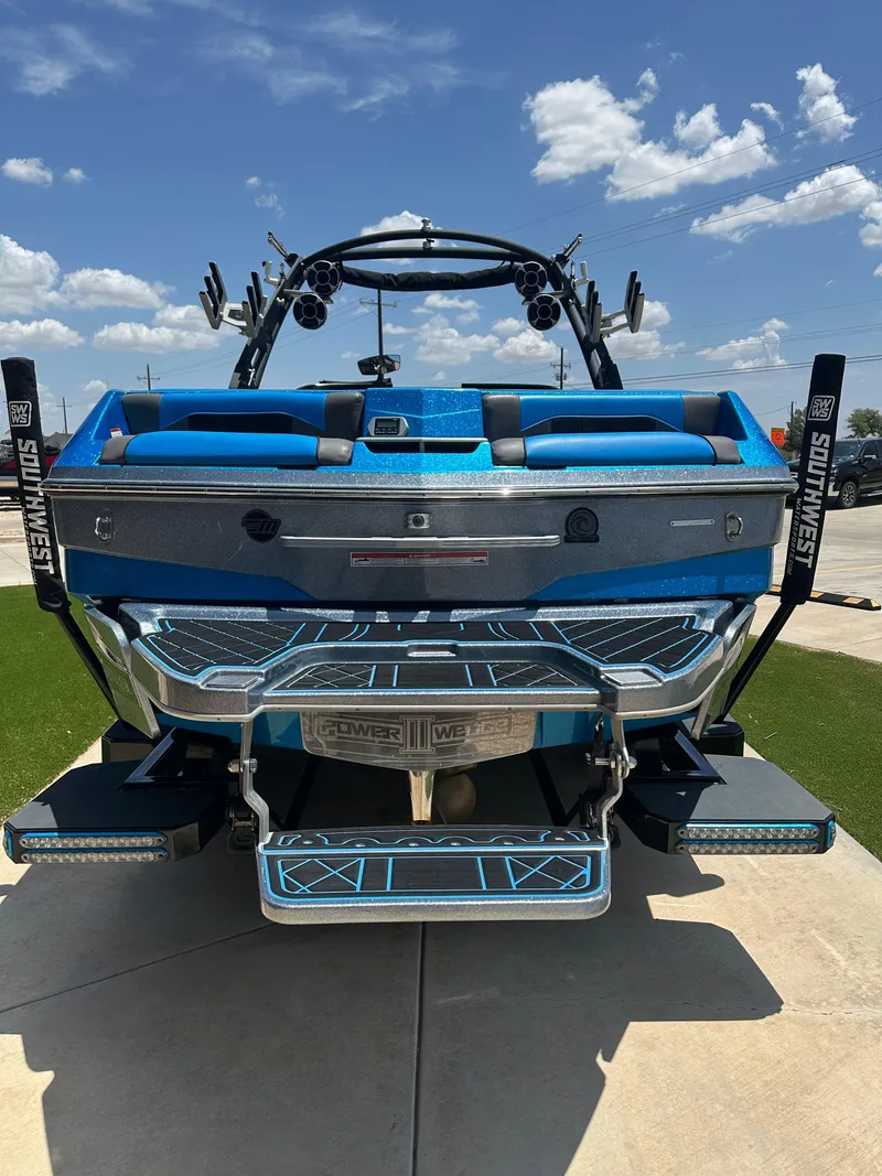 Slide: The Image of 2020 Malibu Wakesetter 25 LSV boat, blue exterior, rear view, sunny day, clear sky. - 4