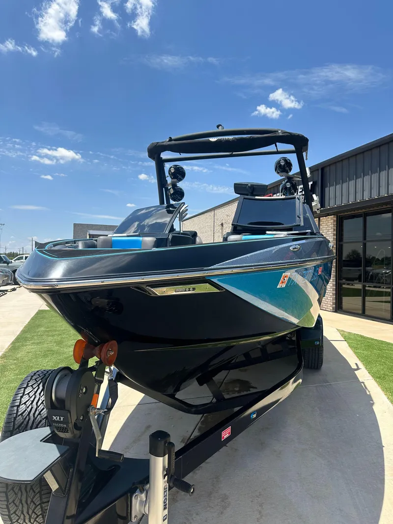 Slide: The Image of 2020 Malibu Wakesetter 25 LSV boat on trailer, sunny day, dealership background. - 8