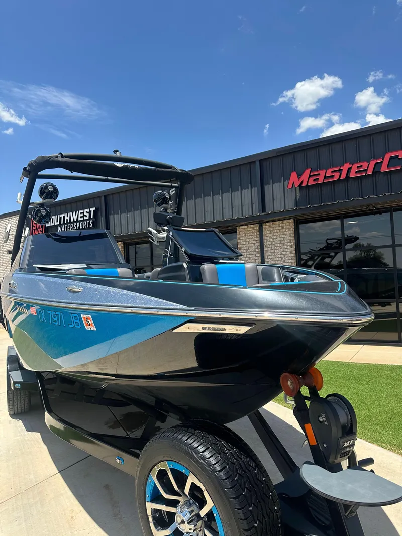 Slide: The Image of 2020 Malibu Wakesetter 25 LSV boat at Southwest Watersports dealership, sunny day. - 9