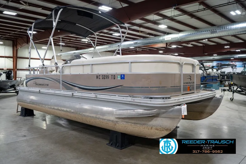 Slide: The Image of 2008 Bennington 20 SL pontoon boat in indoor showroom, side view. - 6