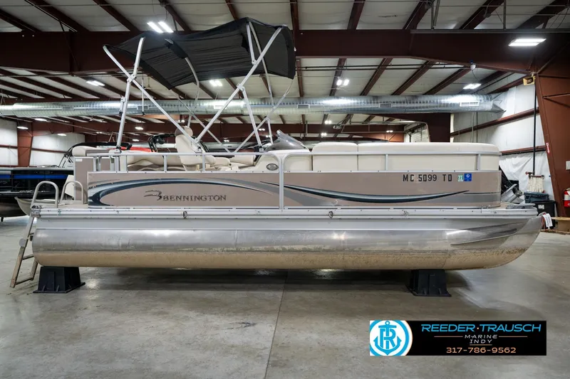 Slide: The Image of 2008 Bennington 20 SL pontoon boat in indoor storage facility. - 7