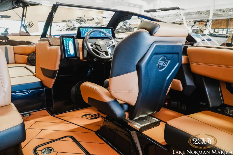 Slide: The Image of Malibu Wakesetter 22 LSV 2025 - 11