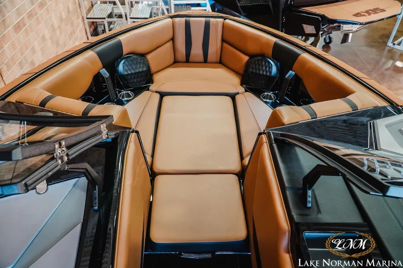 Slide: The Image of Malibu Wakesetter 22 LSV 2025 - 13