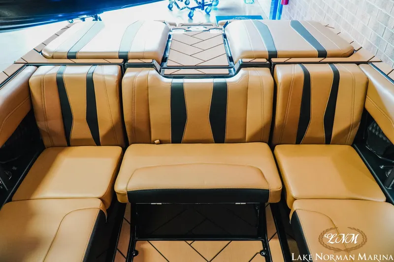 Slide: The Image of Malibu Wakesetter 22 LSV 2025 - 16