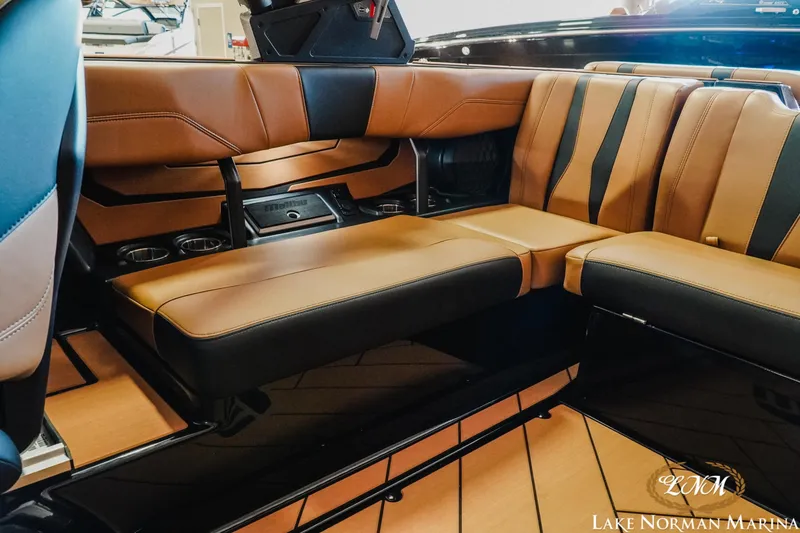 Slide: The Image of Malibu Wakesetter 22 LSV 2025 - 17