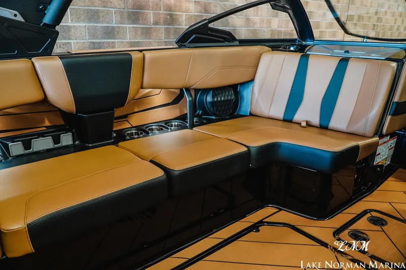 Slide: The Image of Malibu Wakesetter 22 LSV 2025 - 18