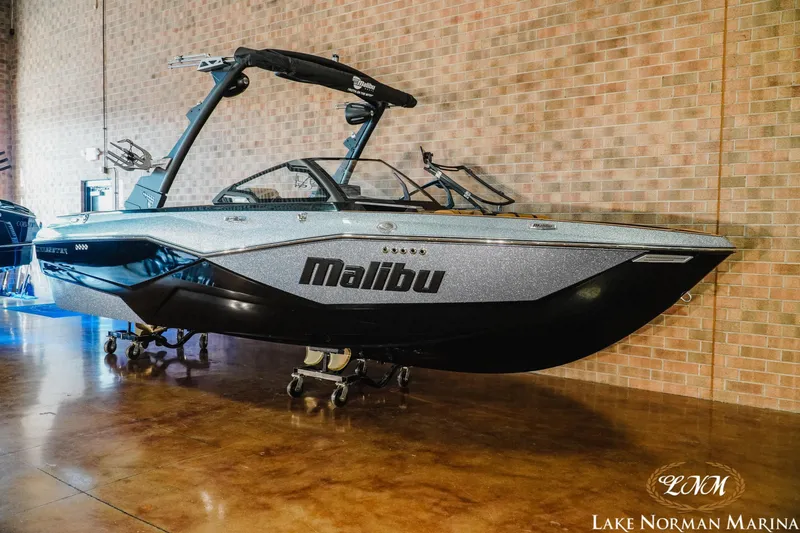 Slide: The Image of Malibu Wakesetter 22 LSV 2025 - 3