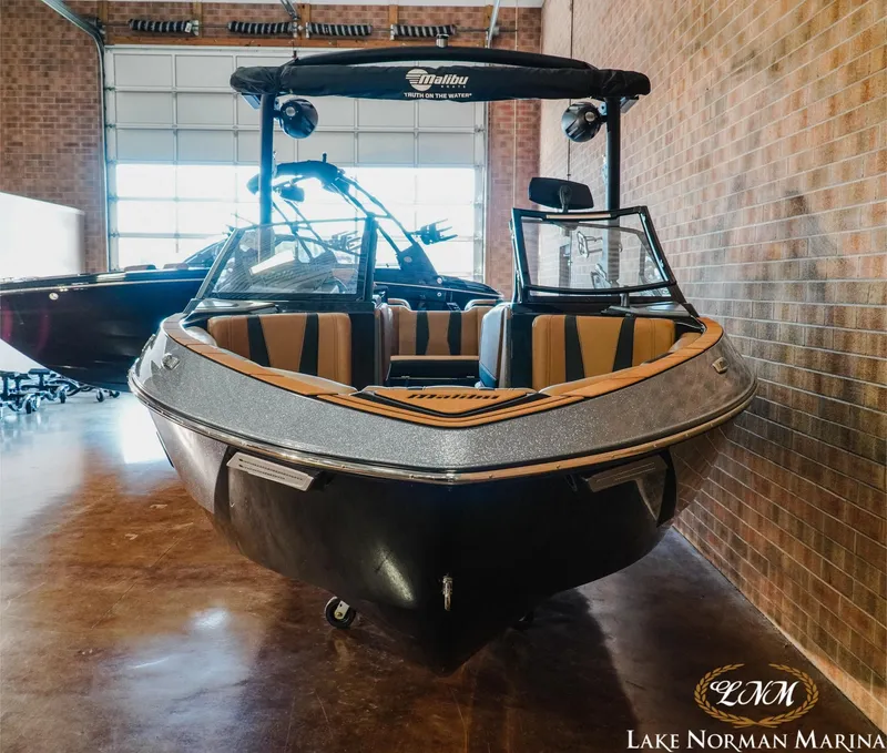 Slide: The Image of Malibu Wakesetter 22 LSV 2025 - 4