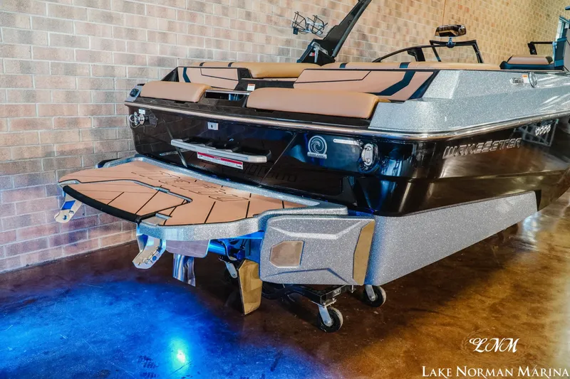 Slide: The Image of Malibu Wakesetter 22 LSV 2025 - 6